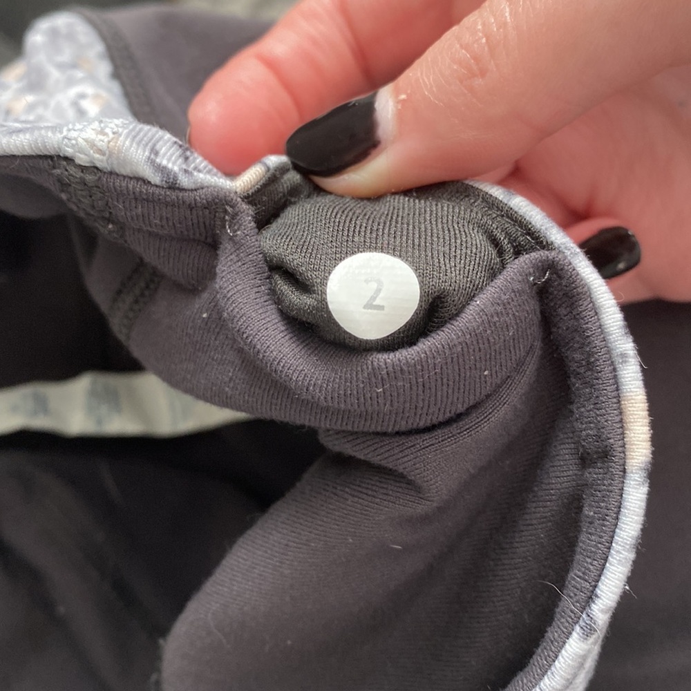 Lululemon Gather & Crow cropped leggings - Picture 11 of 11